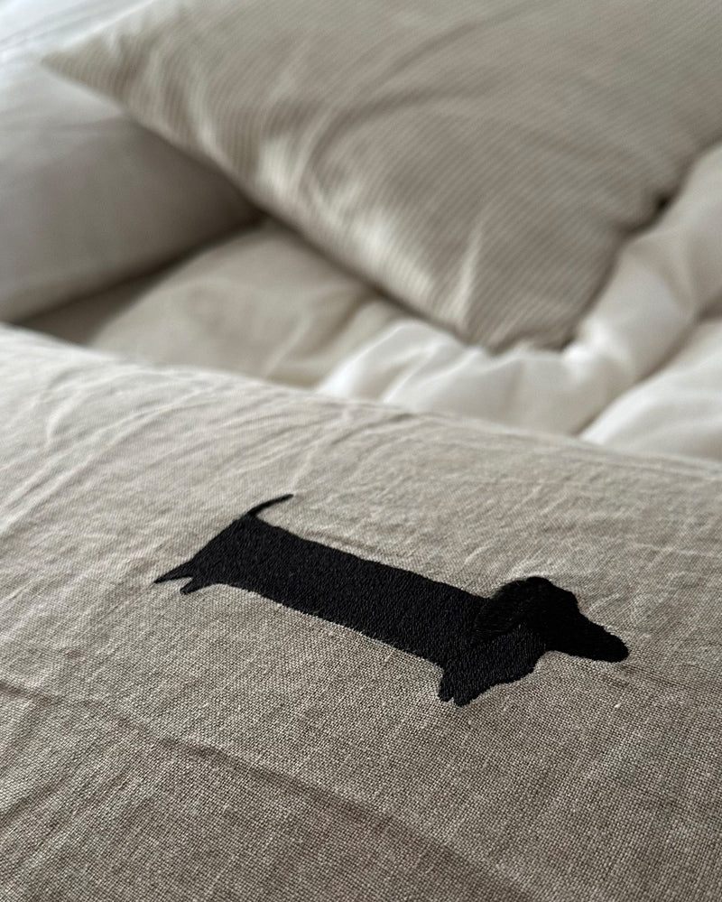 100% linen art cushion - le chien, natural