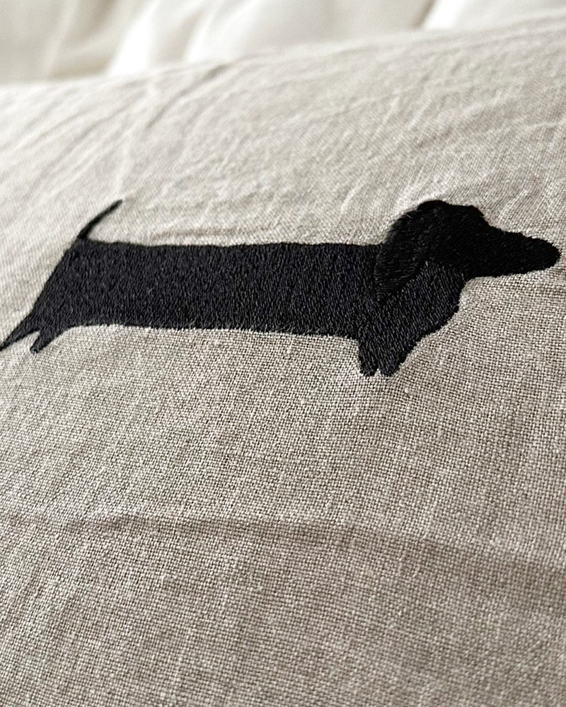 100% linen art cushion - le chien, natural